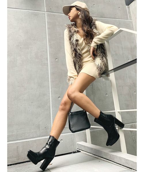 GYDA（ジェイダ）の「Vネックタイトニットワンピース（ワンピース・レディース・カーキ/ブラック/アイボリー・FREE）」の18枚目の写真