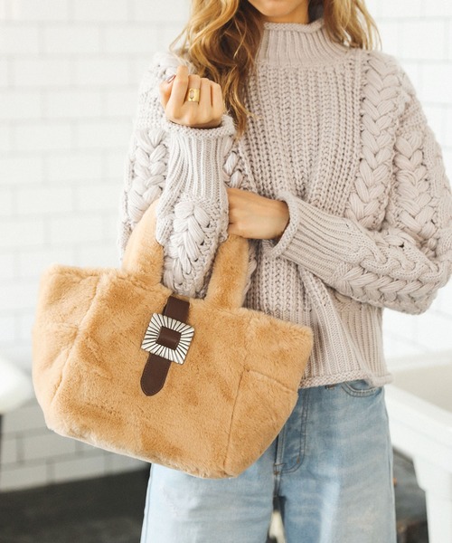 ALEXIA STAM（アリシアスタン）の「Original Buckle Eco Fur Tote Bag/オリジナルバックルエコファーバッグ（トートバッグ・レディース・グレー系その他/ベージュ/グリーン系その他/ラベンダー・FREE）」の7枚目の写真