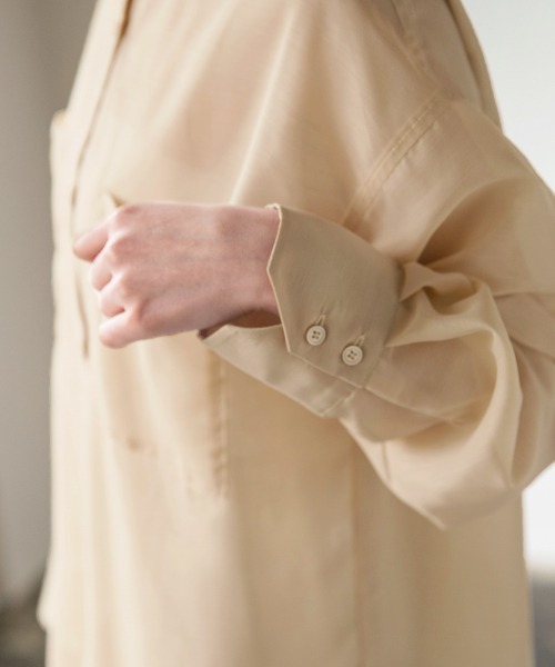 LOWRYS FARM（ローリーズファーム）の「シルキーシアーロングシャツ　871370（シャツ/ブラウス・レディース・ブラック/ベージュ/ミント/ブルー系その他/ベージュ系その他/レッド/グレイッシュベージュ・FREE）」の17枚目の写真