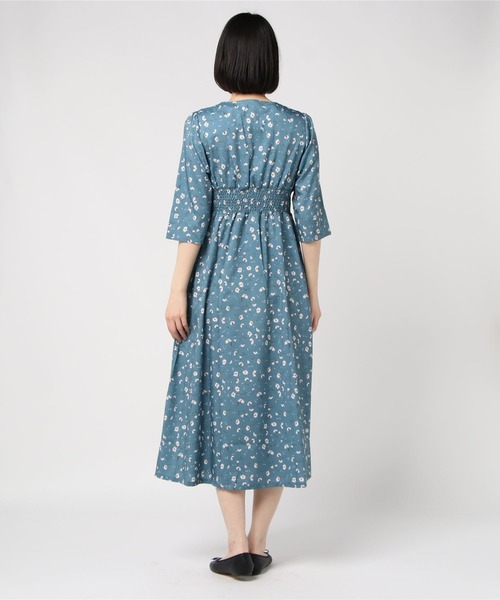 Lace Ladies(レースレディース)の「フラワープリントゆったりロングワンピース(ワンピース・レディース・ブラック/ブルー/アイボリー・FREE)」の5枚目の写真