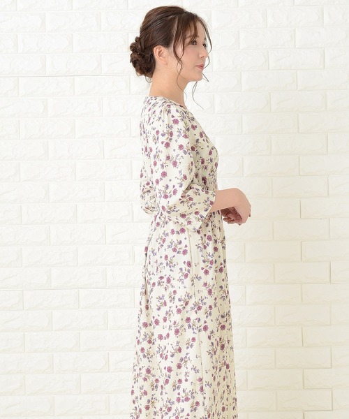 Lace Ladies(レースレディース)の「フラワープリントゆったりロングワンピース(ワンピース・レディース・ブラック/ブルー/アイボリー・FREE)」の19枚目の写真