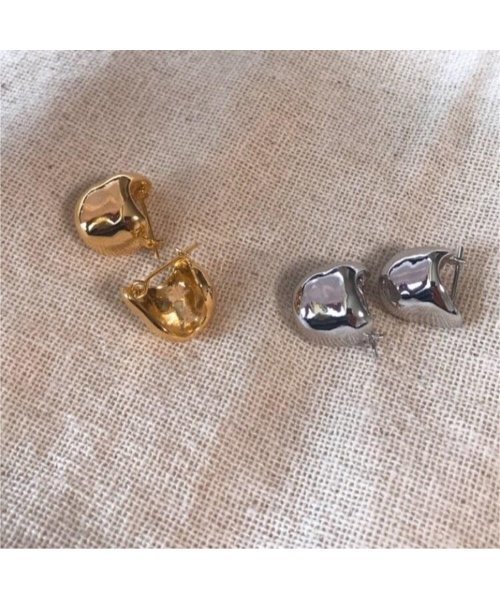 mou(モウ)の「デコボコ歪みピアス(ピアス(両耳用)・レディース・シルバー/ゴールド・FREE)」の14枚目の写真