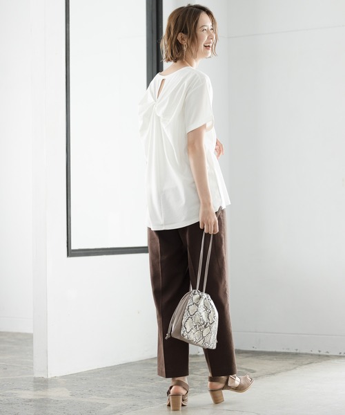 LEPSIM(レプシィム)の「バックツイストサマミエプルオーバー 891210(Tシャツ/カットソー・レディース・オフホワイト/ブラック/ダークブラウン/ミント・FREE)」の6枚目の写真