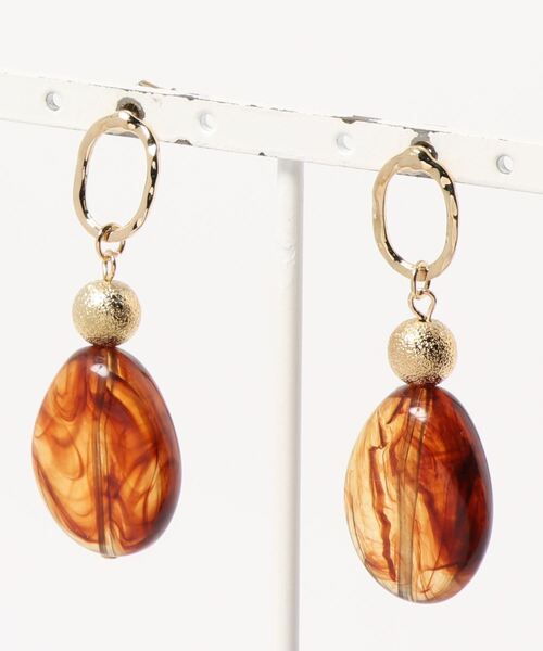 natural couture（ナチュラルクチュール）の「べっ甲調マーブルピアス（ピアス（両耳用）・レディース・グレー/ブラウン/アイボリー・FREE）」の3枚目の写真