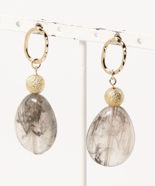 natural couture（ナチュラルクチュール）の「べっ甲調マーブルピアス（ピアス（両耳用）・レディース・グレー/ブラウン/アイボリー・FREE）」の2枚目の写真