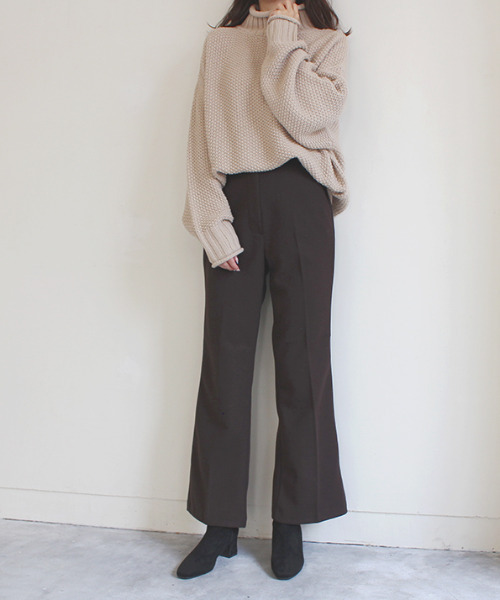 MODE ROBE（モードローブ）の「センタープレス フレアパンツ（その他パンツ・レディース・アイボリー/ブラック/ブラウン・S/M/L）」の3枚目の写真