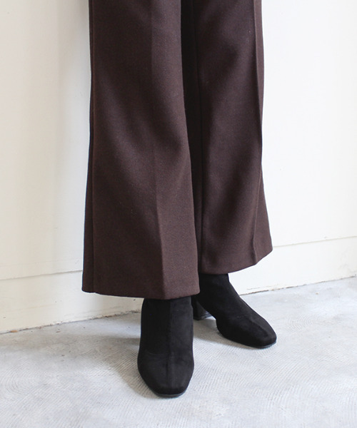 MODE ROBE（モードローブ）の「センタープレス フレアパンツ（その他パンツ・レディース・アイボリー/ブラック/ブラウン・S/M/L）」の16枚目の写真