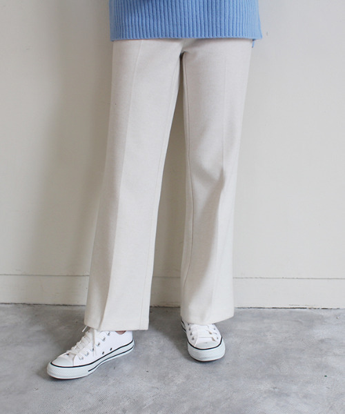 MODE ROBE（モードローブ）の「センタープレス フレアパンツ（その他パンツ・レディース・アイボリー/ブラック/ブラウン・S/M/L）」の7枚目の写真