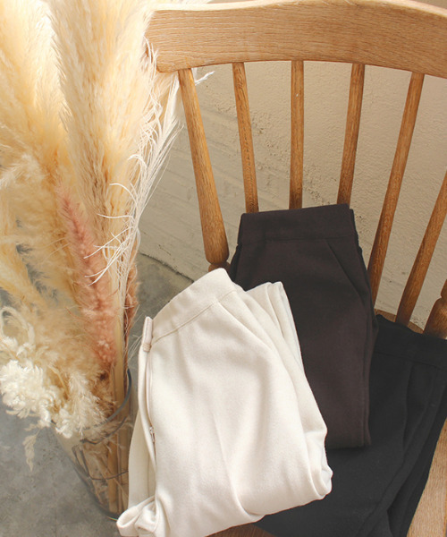 MODE ROBE（モードローブ）の「センタープレス フレアパンツ（その他パンツ・レディース・アイボリー/ブラック/ブラウン・S/M/L）」の21枚目の写真