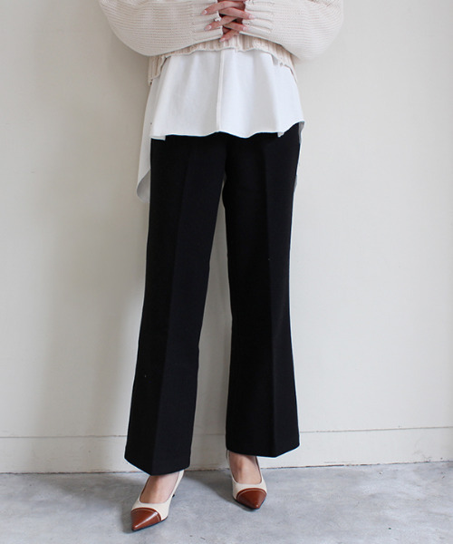 MODE ROBE（モードローブ）の「センタープレス フレアパンツ（その他パンツ・レディース・アイボリー/ブラック/ブラウン・S/M/L）」の8枚目の写真
