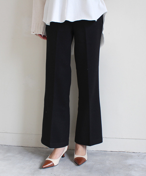MODE ROBE（モードローブ）の「センタープレス フレアパンツ（その他パンツ・レディース・アイボリー/ブラック/ブラウン・S/M/L）」の22枚目の写真