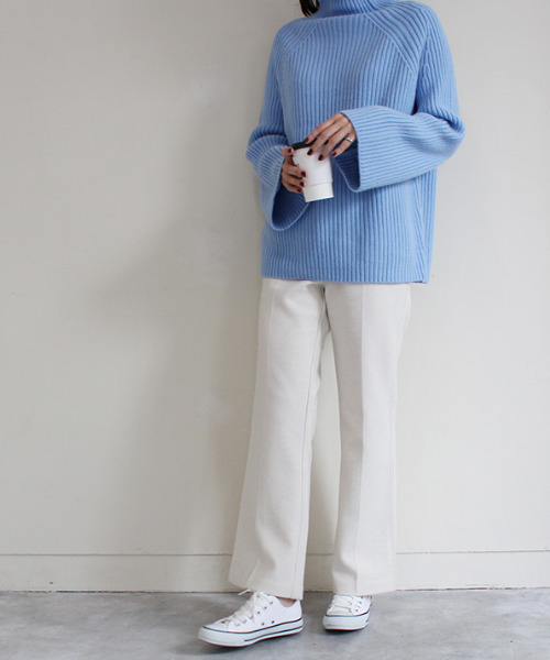 MODE ROBE（モードローブ）の「センタープレス フレアパンツ（その他パンツ・レディース・アイボリー/ブラック/ブラウン・S/M/L）」の5枚目の写真