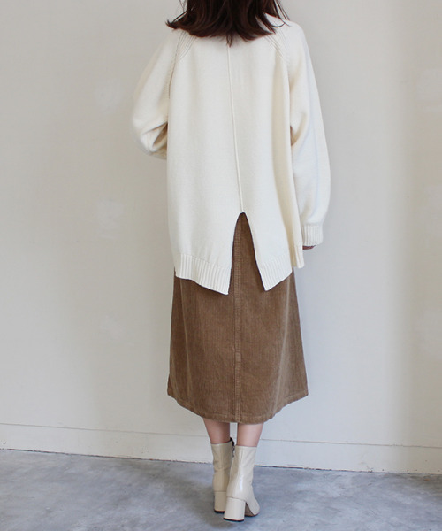 MODE ROBE(モードローブ)の「バックスリットデザインニット(ニット/セーター・レディース・パープル/アイボリー/グレイッシュベージュ・FREE)」の2枚目の写真