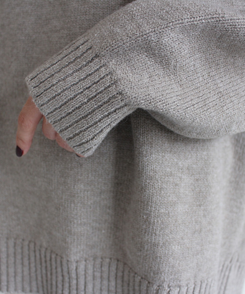 MODE ROBE(モードローブ)の「バックスリットデザインニット(ニット/セーター・レディース・パープル/アイボリー/グレイッシュベージュ・FREE)」の22枚目の写真