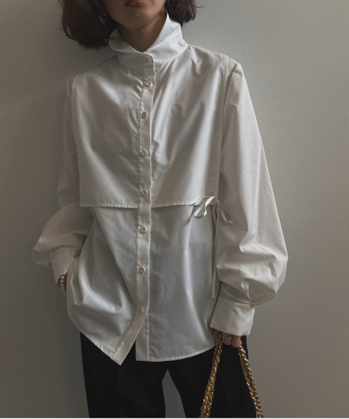 Ameri（アメリ）の「CRESCENT COLLAR APRON SHIRT（シャツ/ブラウス・レディース・ホワイト/カーキ/ピンク・FREE）」の2枚目の写真