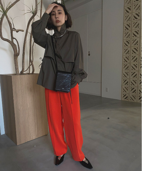 Ameri（アメリ）の「CRESCENT COLLAR APRON SHIRT（シャツ/ブラウス・レディース・ホワイト/カーキ/ピンク・FREE）」の6枚目の写真