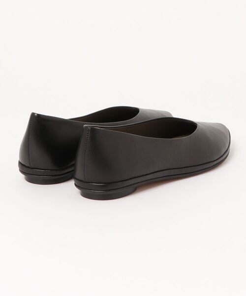 tsumori chisato WALK(ツモリチサトウォーク)の「ポインテッドトゥカッターパンプス(パンプス・レディース・ブラック/ホワイト・22.5cm/23.5cm/24.5cm/23.0cm/24.0cm)」の3枚目の写真