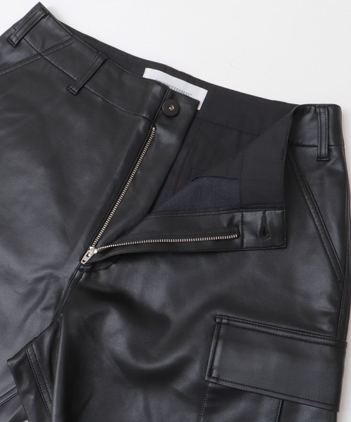 URBAN RESEARCH（アーバンリサーチ）の「GOODBETTERBEST　レザーショートカーゴパンツ（その他パンツ・メンズ・ブラック・1/2）」の15枚目の写真