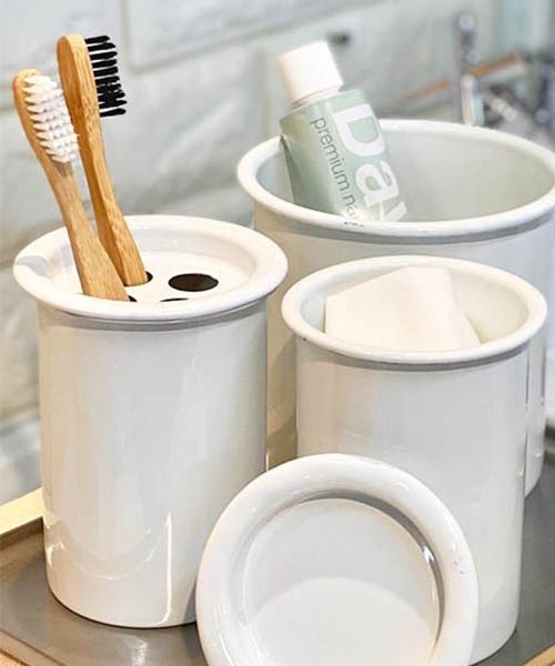 DULTON（ダルトン）の「ENAMELED TOOTHBRUSH HOLDER /エナメル トゥースブラシ ホルダー（オーラルケア/歯磨きグッズ・メンズ・ホワイト・FREE）」の4枚目の写真