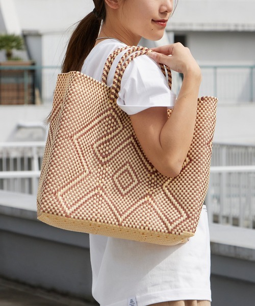 OJO DE MEX（オホデメックス）の「OJO DE MEX/オホデメックス Plastico CAGO Tote Regular カゴバッグ バケットバッグ バスケット ナチュラル スクエア メルカドバッグ 2026年 夏 夏服（かごバッグ・レディース・ブラック/ゴールド/ホワイト×レッド/ブラック×ゴールド/ホワイト×ブルー/ホワイト×シルバー/ホワイト/ネイビー/ホワイト×ブラウン/ネイビー系/ブラック系/ブルー系その他/ホワイト系その他/ベージュ系その他/ブラウン系その他・ONE SIZE）」の10枚目の写真