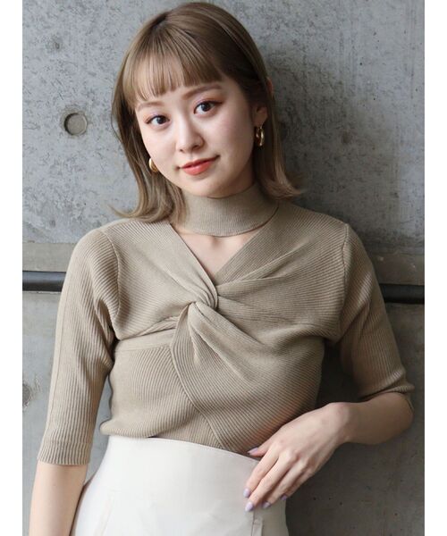 MURUA（ムルーア）の「フロントツイストハーフニット（ニット/セーター・レディース・ブラック/ベージュ/ブラウン/アイボリー・FREE）」の4枚目の写真