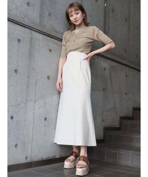 MURUA（ムルーア）の「フロントツイストハーフニット（ニット/セーター・レディース・ブラック/ベージュ/ブラウン/アイボリー・FREE）」の9枚目の写真