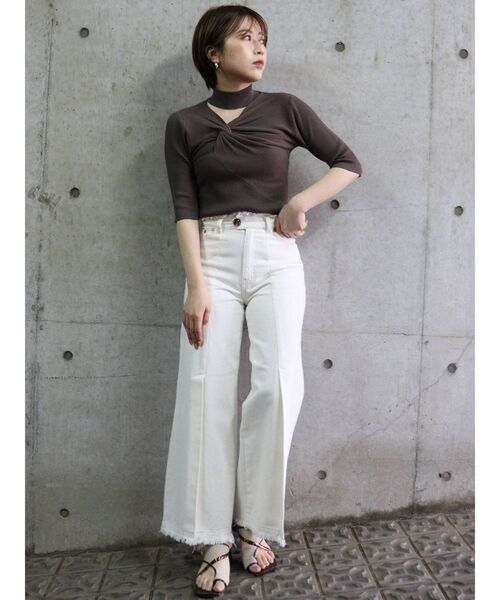 MURUA（ムルーア）の「フロントツイストハーフニット（ニット/セーター・レディース・ブラック/ベージュ/ブラウン/アイボリー・FREE）」の13枚目の写真