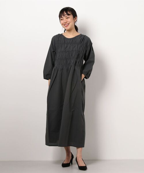 ehka sopo（エヘカソポ）の「シャーリングクルーワンピース（ワンピース・レディース・ラベンダー/チャコール/キナリ・ﾌﾘ-）」の3枚目の写真