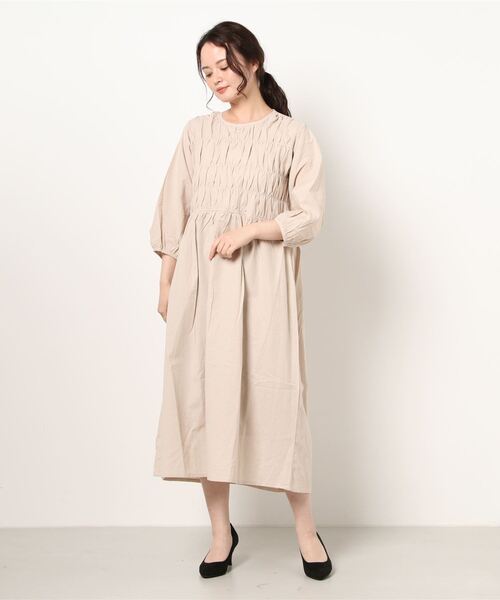 ehka sopo（エヘカソポ）の「シャーリングクルーワンピース（ワンピース・レディース・ラベンダー/チャコール/キナリ・ﾌﾘ-）」の2枚目の写真