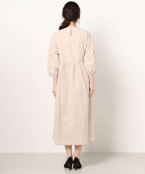 ehka sopo（エヘカソポ）の「シャーリングクルーワンピース（ワンピース・レディース・ラベンダー/チャコール/キナリ・ﾌﾘ-）」の5枚目の写真