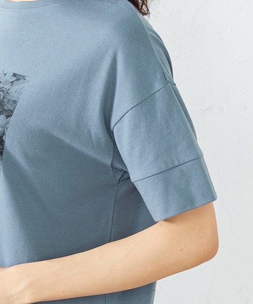 COMME CA ISM(コムサイズム)の「フォトプリント Tシャツ(Tシャツ/カットソー・レディース・ホワイト/ターコイズブルー/ミント/チャコール・MEDIUM/LARGE)」の14枚目の写真