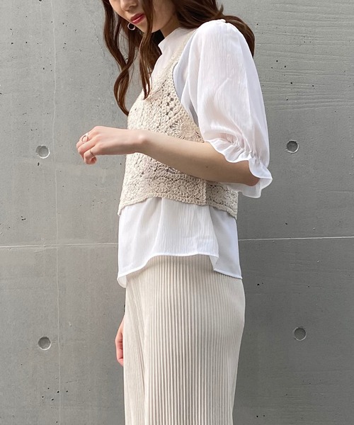 AS KNOW AS plus（アズノゥアズプラス）の「☆かぎ針ビスチェとブラウス（シャツ/ブラウス・レディース・ライトグリーン/ブルーグレー/キナリ・FREE）」の4枚目の写真