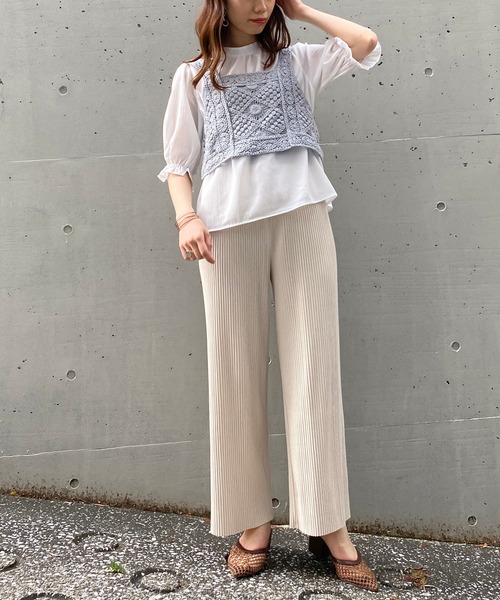 AS KNOW AS plus（アズノゥアズプラス）の「☆かぎ針ビスチェとブラウス（シャツ/ブラウス・レディース・ライトグリーン/ブルーグレー/キナリ・FREE）」の7枚目の写真