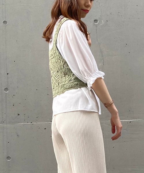 AS KNOW AS plus（アズノゥアズプラス）の「☆かぎ針ビスチェとブラウス（シャツ/ブラウス・レディース・ライトグリーン/ブルーグレー/キナリ・FREE）」の14枚目の写真