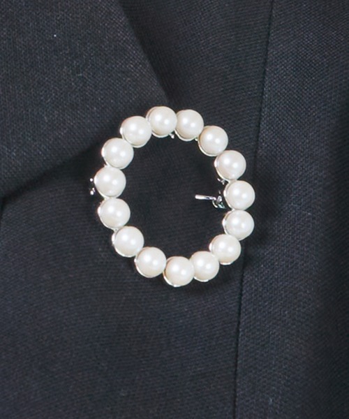 form forma（フォルムフォルマ）の「【慶弔両用】パールブローチ（ブローチ/コサージュ・レディース・ホワイト・FREE）」の2枚目の写真