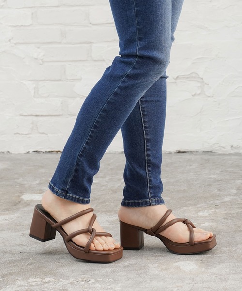 Newlyme（ニューリーミー）の「スクエアトゥツイストストラップサンダル（サンダル・レディース・ホワイト/ブラック/ベージュ/ブラウン/ゴールド・22.5cm/23cm/23.5cm/24cm/24.5cm/25cm/25.5cm）」の12枚目の写真