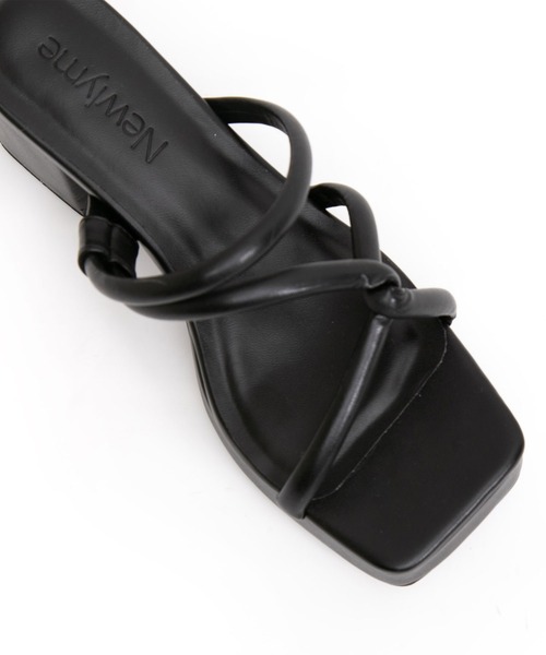 Newlyme（ニューリーミー）の「スクエアトゥツイストストラップサンダル（サンダル・レディース・ホワイト/ブラック/ベージュ/ブラウン/ゴールド・22.5cm/23cm/23.5cm/24cm/24.5cm/25cm/25.5cm）」の17枚目の写真