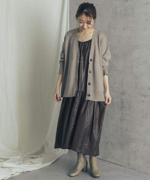 URBAN RESEARCH ROSSO（アーバンリサーチロッソ）の「スムースVネックニットカーディガン（カーディガン/ボレロ・レディース・ベージュ/グリーン・FREE）」の3枚目の写真