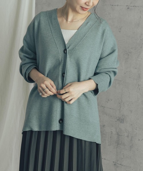 URBAN RESEARCH ROSSO（アーバンリサーチロッソ）の「スムースVネックニットカーディガン（カーディガン/ボレロ・レディース・ベージュ/グリーン・FREE）」の19枚目の写真