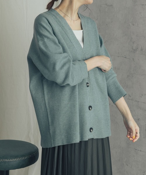 URBAN RESEARCH ROSSO（アーバンリサーチロッソ）の「スムースVネックニットカーディガン（カーディガン/ボレロ・レディース・ベージュ/グリーン・FREE）」の14枚目の写真