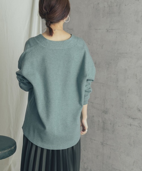 URBAN RESEARCH ROSSO（アーバンリサーチロッソ）の「スムースVネックニットカーディガン（カーディガン/ボレロ・レディース・ベージュ/グリーン・FREE）」の9枚目の写真