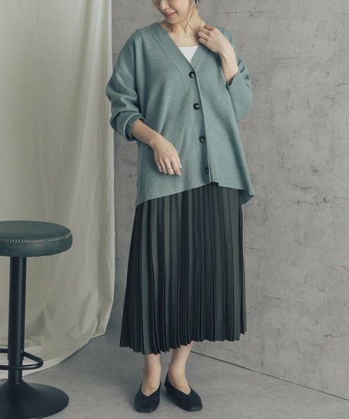 URBAN RESEARCH ROSSO（アーバンリサーチロッソ）の「スムースVネックニットカーディガン（カーディガン/ボレロ・レディース・ベージュ/グリーン・FREE）」の22枚目の写真