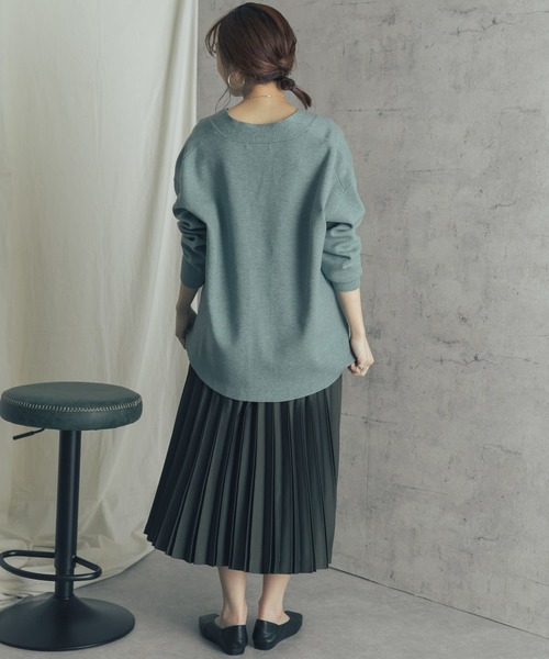 URBAN RESEARCH ROSSO（アーバンリサーチロッソ）の「スムースVネックニットカーディガン（カーディガン/ボレロ・レディース・ベージュ/グリーン・FREE）」の17枚目の写真