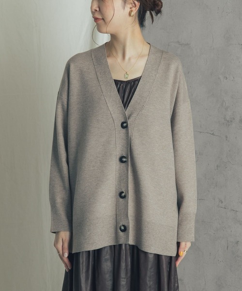 URBAN RESEARCH ROSSO（アーバンリサーチロッソ）の「スムースVネックニットカーディガン（カーディガン/ボレロ・レディース・ベージュ/グリーン・FREE）」の15枚目の写真
