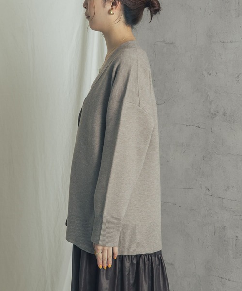 URBAN RESEARCH ROSSO（アーバンリサーチロッソ）の「スムースVネックニットカーディガン（カーディガン/ボレロ・レディース・ベージュ/グリーン・FREE）」の10枚目の写真