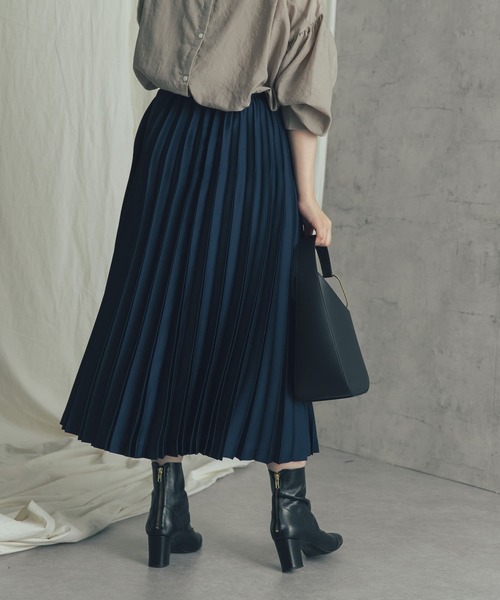 URBAN RESEARCH ROSSO（アーバンリサーチロッソ）の「サテンプリーツスカート（スカート・レディース・ネイビー/カーキ/ピンク・38/36）」の21枚目の写真