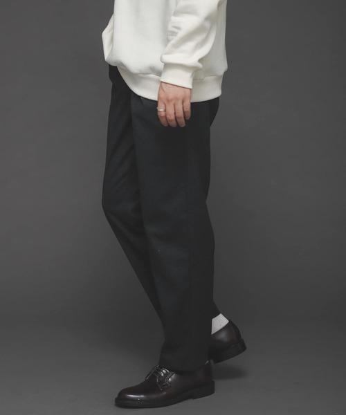 SENSE OF PLACE by URBAN RESEARCH(センスオブプレイスバイアーバンリサーチ)の「『セットアップ対応』CARREMANタックテーパードスラックス(スラックス・メンズ・チャコールグレー/ブラック/カーキ・MEDIUM/LARGE)」の17枚目の写真