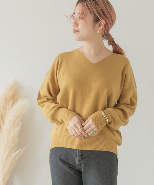 ITEMS URBANRESEARCH（アイテムズ アーバンリサーチ）の「ベーシックVネックニット（ニット/セーター・レディース・ベージュ/ブラウン/マスタード・FREE）」の22枚目の写真