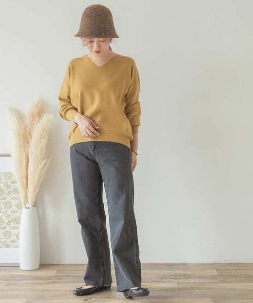 ITEMS URBANRESEARCH（アイテムズ アーバンリサーチ）の「ベーシックVネックニット（ニット/セーター・レディース・ベージュ/ブラウン/マスタード・FREE）」の13枚目の写真