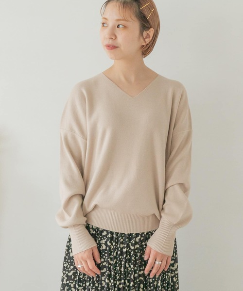 ITEMS URBANRESEARCH（アイテムズ アーバンリサーチ）の「ベーシックVネックニット（ニット/セーター・レディース・ベージュ/ブラウン/マスタード・FREE）」の20枚目の写真